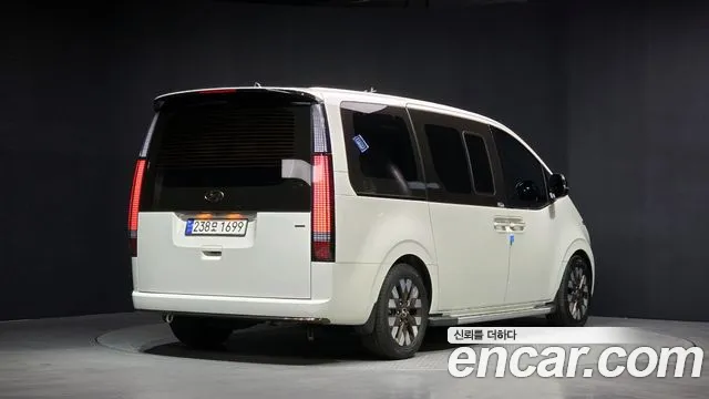 Hyundai Staria Staria 4WD Lounge 9 мест — Фото автомобиля 2