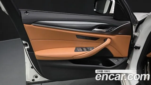 BMW 5 Series G30 — Фото автомобиля 24