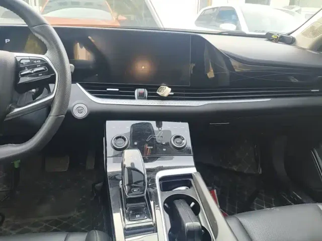 Bestune B70 — Фото автомобиля 12