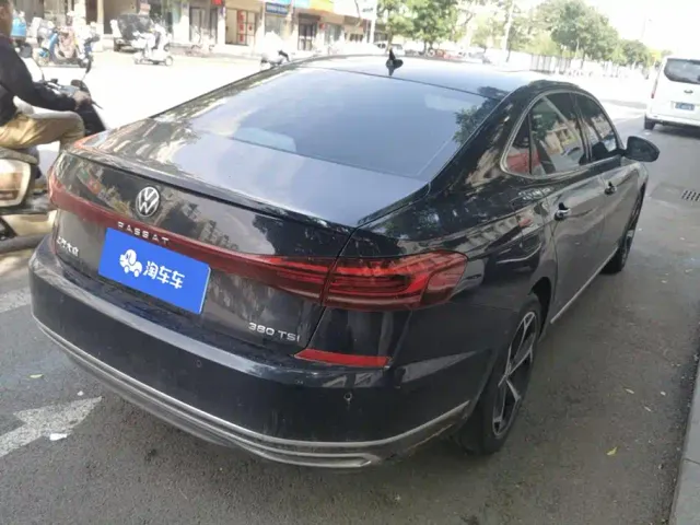 Volkswagen Passat — Фото автомобиля 3