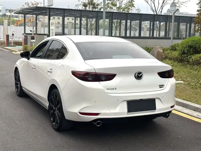 Mazda Axela — Фото автомобиля 12