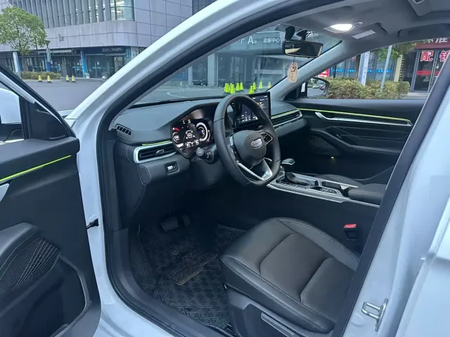 Geely Emgrand — Фото автомобиля 5