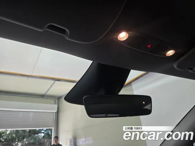 Tesla Model Y — Фото автомобиля 10