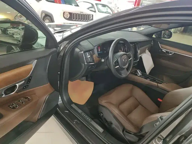 Volvo S90 — Фото автомобиля 15