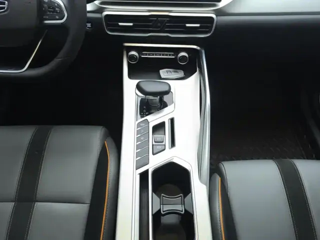 Geely Binyue — Фото автомобиля 16