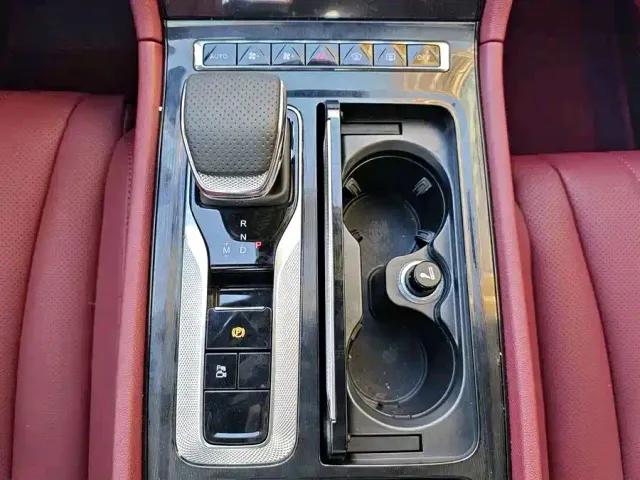 Hongqi H5 — Фото автомобиля 9