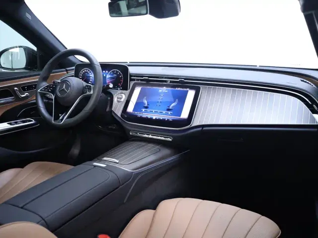 Mercedes-Benz E-Class — Фото автомобиля 20