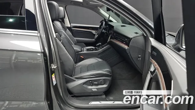 Volkswagen Touareg Touareg 3 поколение 3.0 TDI Prestige — Фото автомобиля 5