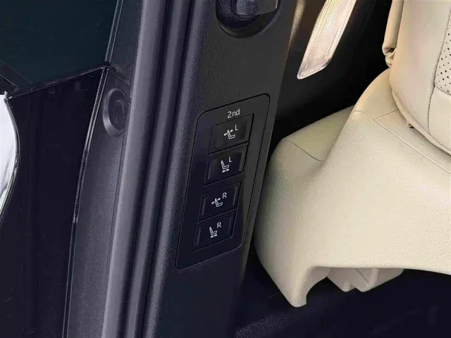 Toyota Alphard — Фото автомобиля 11