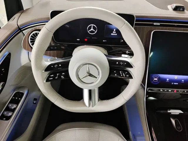 Mercedes-Benz EQE SUV — Фото автомобиля 14