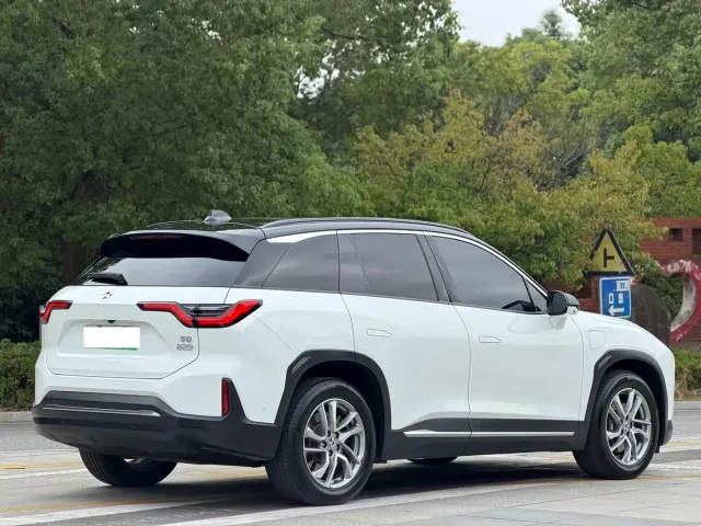 Nio ES6 — Фото автомобиля 14