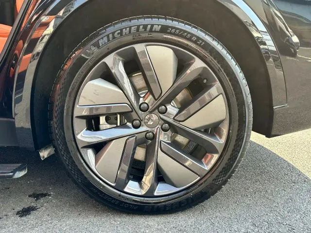 Li Auto L9 — Фото автомобиля 10