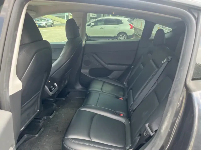 Tesla Model Y — Фото автомобиля 10