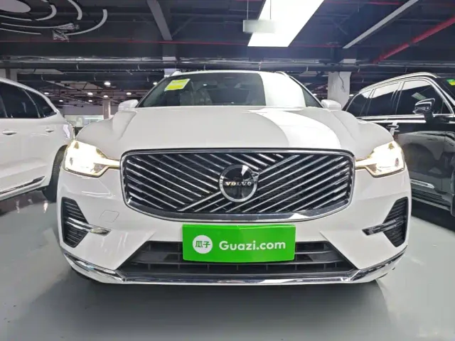 Volvo XC60 — Фото автомобиля 2
