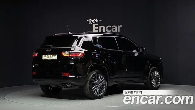 Jeep Compass — Фото автомобиля 2