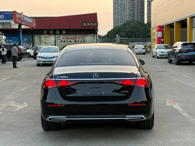 Mercedes-Benz E-Class — Фото автомобиля 19