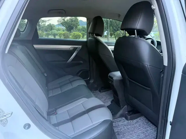 Geely Binyue — Фото автомобиля 11