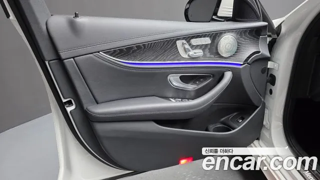 Mercedes-Benz E-Class — Фото автомобиля 19