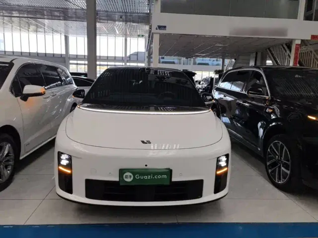 Li Auto i6 — Фото автомобиля 2