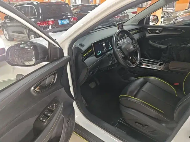 Roewe RX5 — Фото автомобиля 15