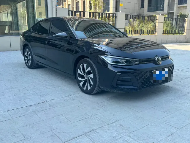 Volkswagen Passat — Фото автомобиля 3