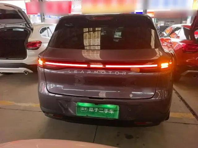 Leapmotor B10 — Фото автомобиля 5