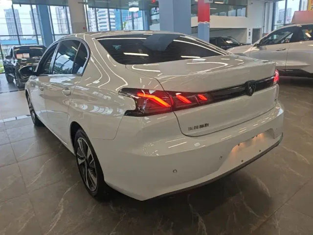 Peugeot 408 — Фото автомобиля 4