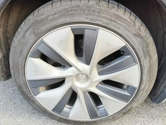 Tesla Model Y — Фото автомобиля 7