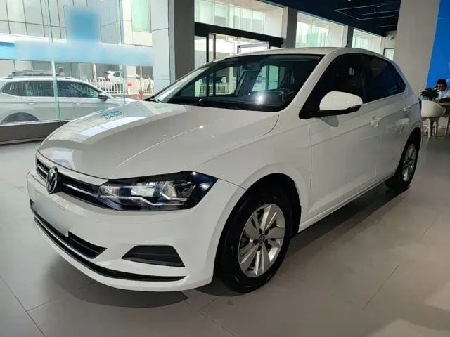 Фотография автомобиля — Volkswagen Polo