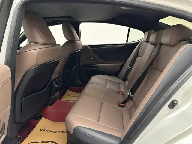 Lexus ES — Фото автомобиля 9