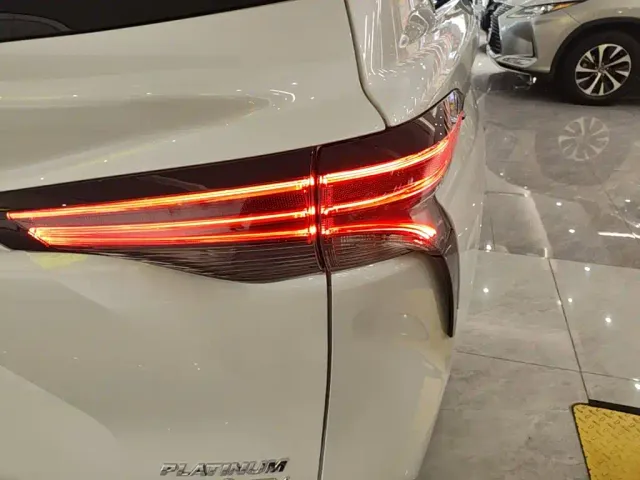 Toyota Sienna — Фото автомобиля 7