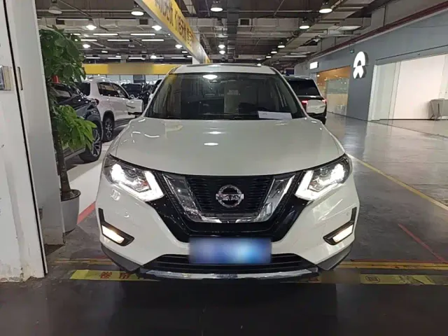 Nissan X-Trail — Фото автомобиля 2