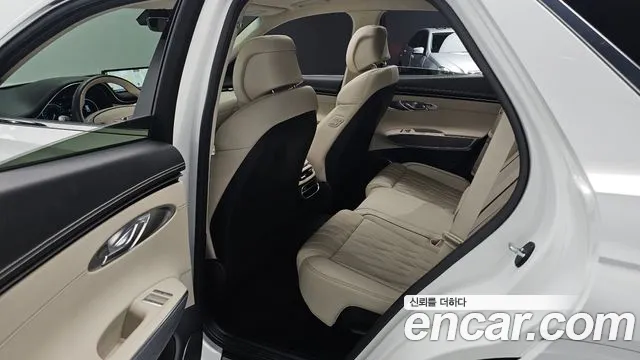 Genesis GV70 — Фото автомобиля 11