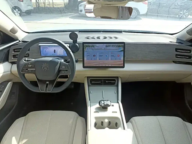 BYD Qin L — Фото автомобиля 9