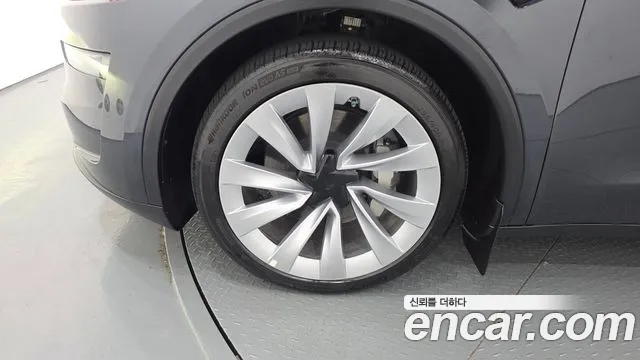 Tesla Model Y — Фото автомобиля 5