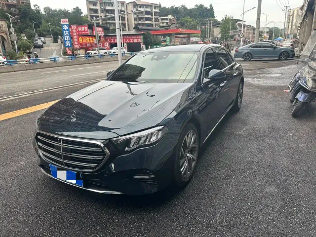 Mercedes-Benz E-Class — Фото автомобиля 4