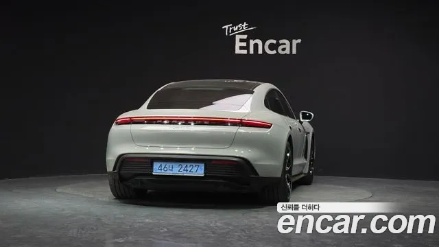 Porsche Taycan — Фото автомобиля 3