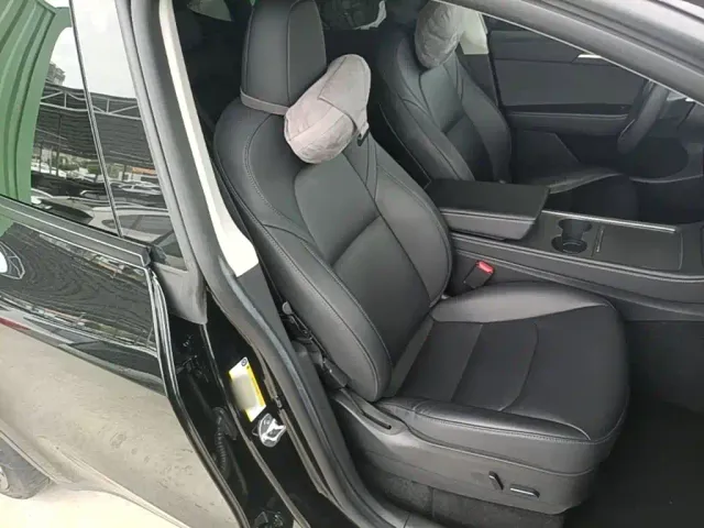 Tesla Model Y — Фото автомобиля 24