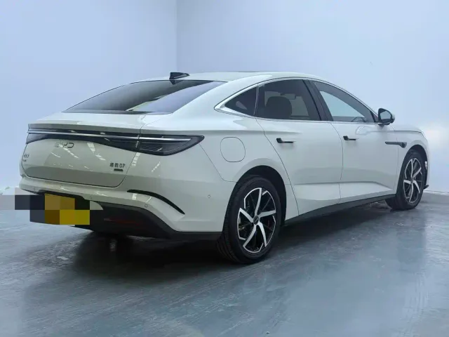 BYD Seal 07 DM-i — Фото автомобиля 8