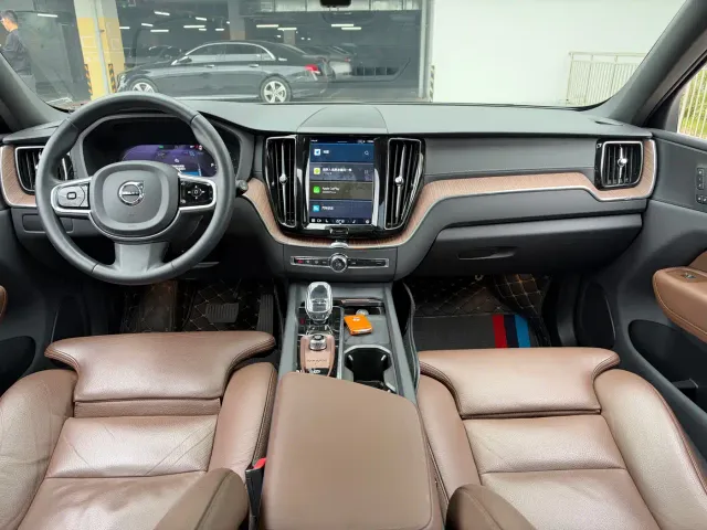 Volvo XC60 — Фото автомобиля 8