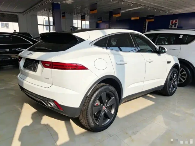 Jaguar E-PACE — Фото автомобиля 6