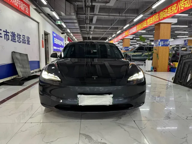 Фотография автомобиля — Tesla Model 3