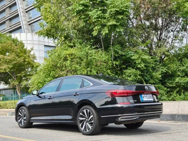 Volkswagen Passat — Фото автомобиля 7