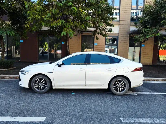 BYD Qin PLUS — Фото автомобиля 3