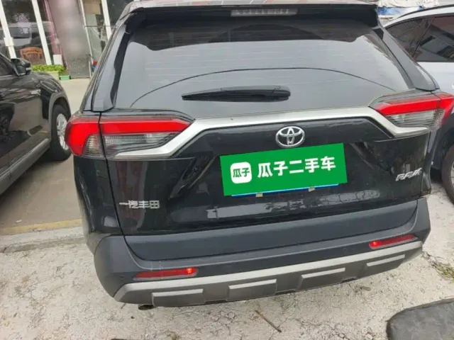 Toyota RAV4 — Фото автомобиля 5