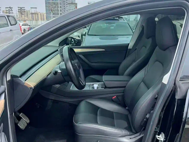Tesla Model Y — Фото автомобиля 3