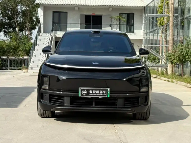 Li Auto L8 — Фото автомобиля 2