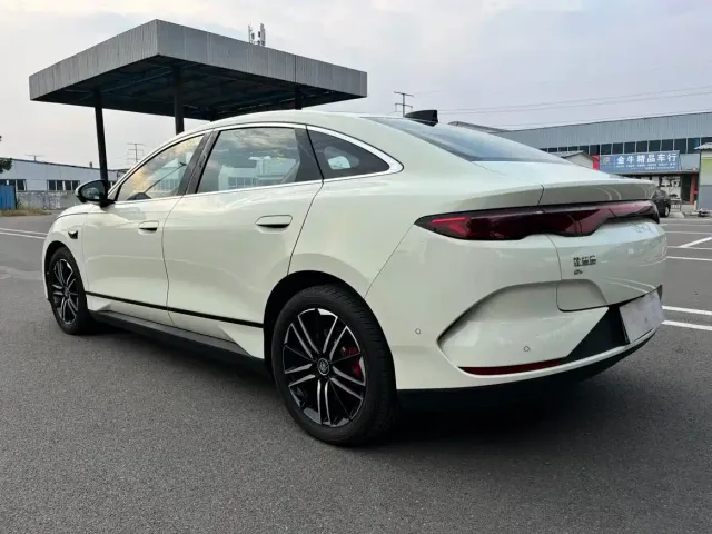 BYD Qin L — Фото автомобиля 6