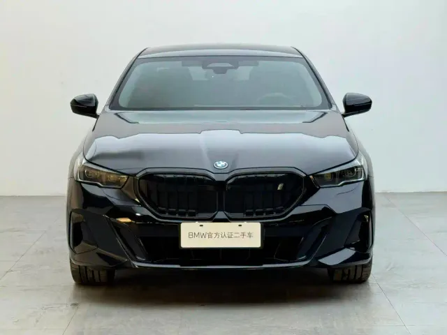 BMW i5 — Фото автомобиля 2