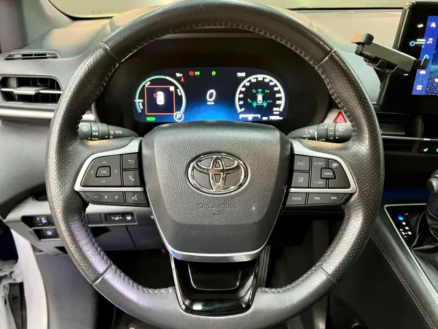 Toyota Sienna — Фото автомобиля 9